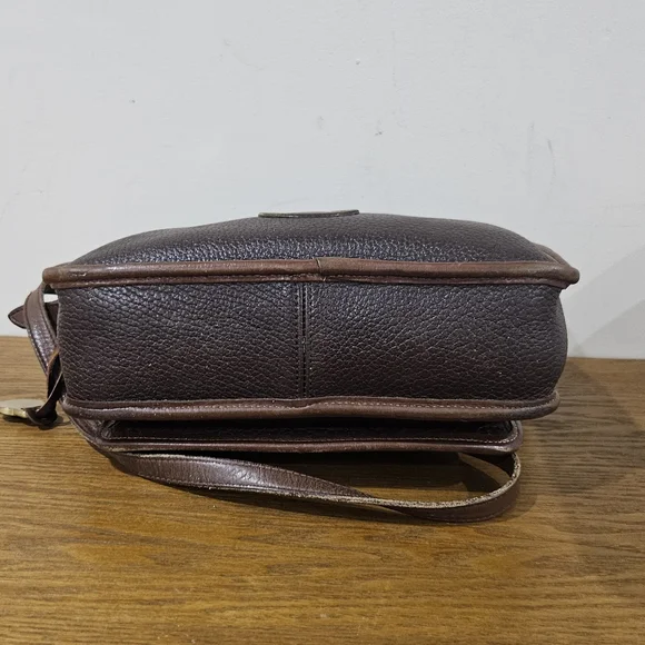 Elegant Brown Leather Shoulder Bag - Picture 5 of 16